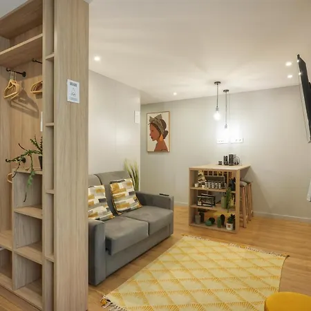 Signature Flat Incl Parking By Sweet * アヴェイロ