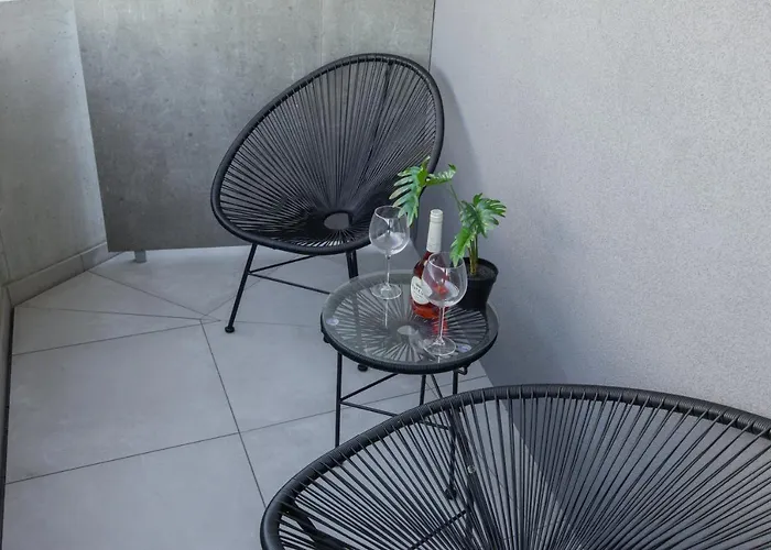 Signature Flat Incl Parking By Sweet شقة *